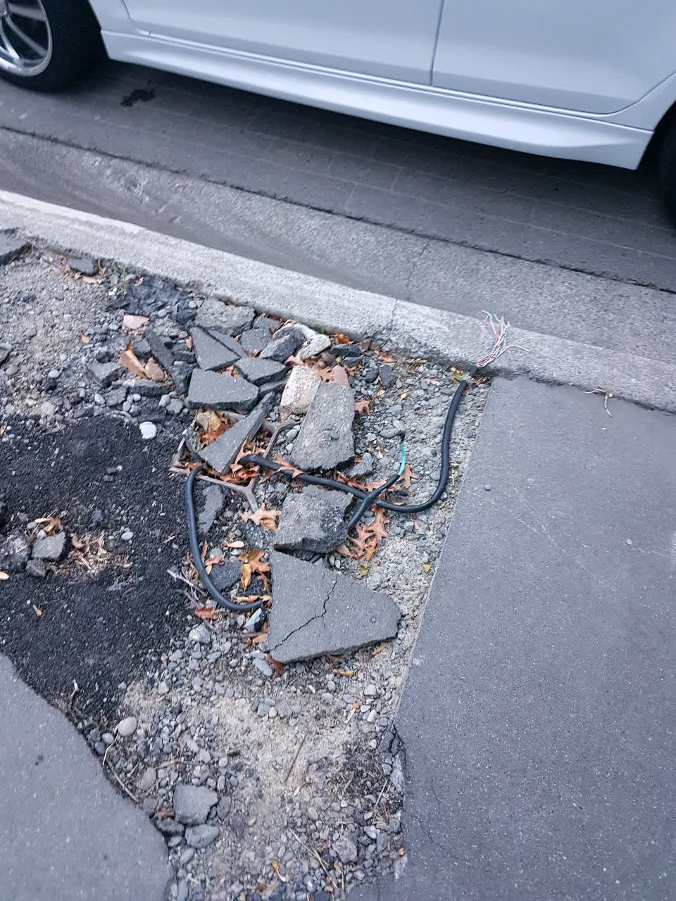 The photograph attached to this roading/streets report