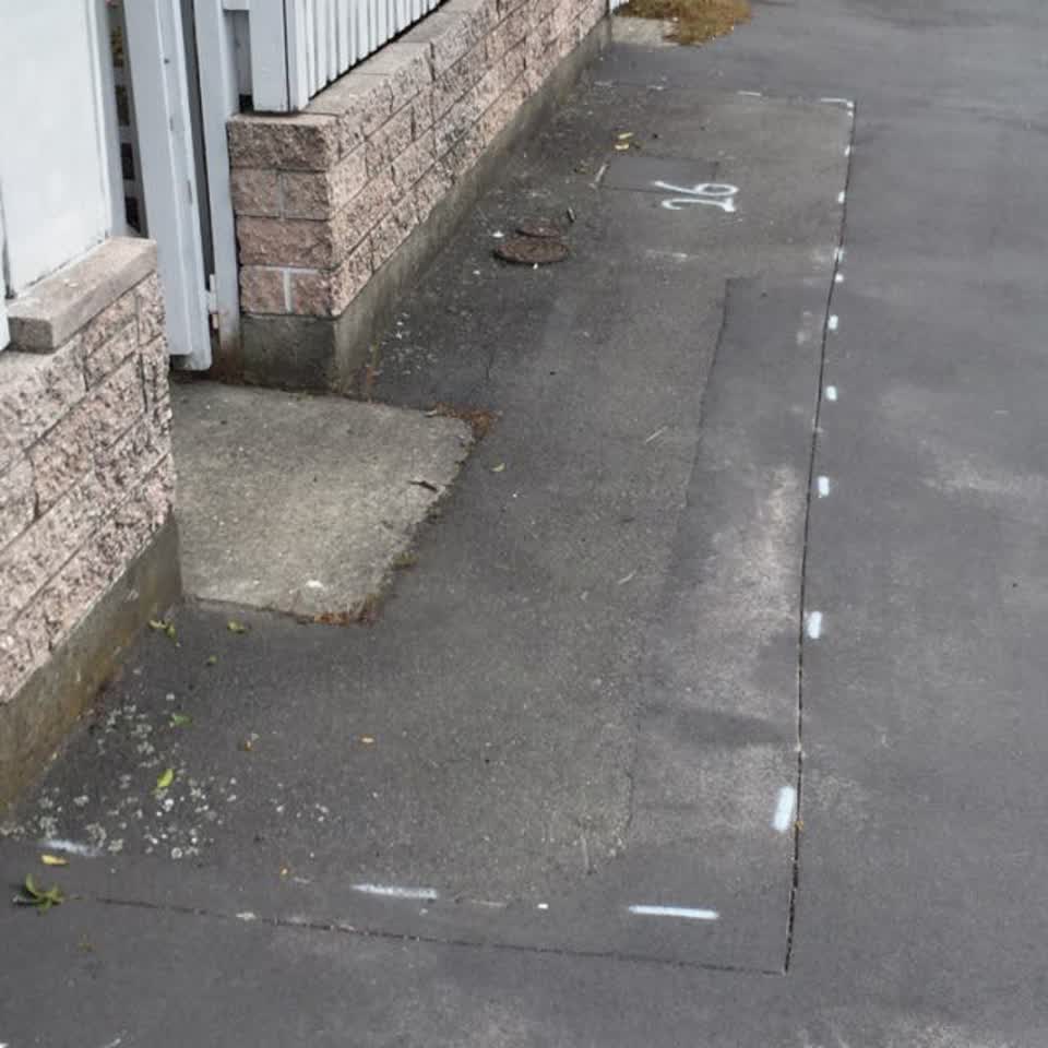 The photograph attached to this roading/streets report