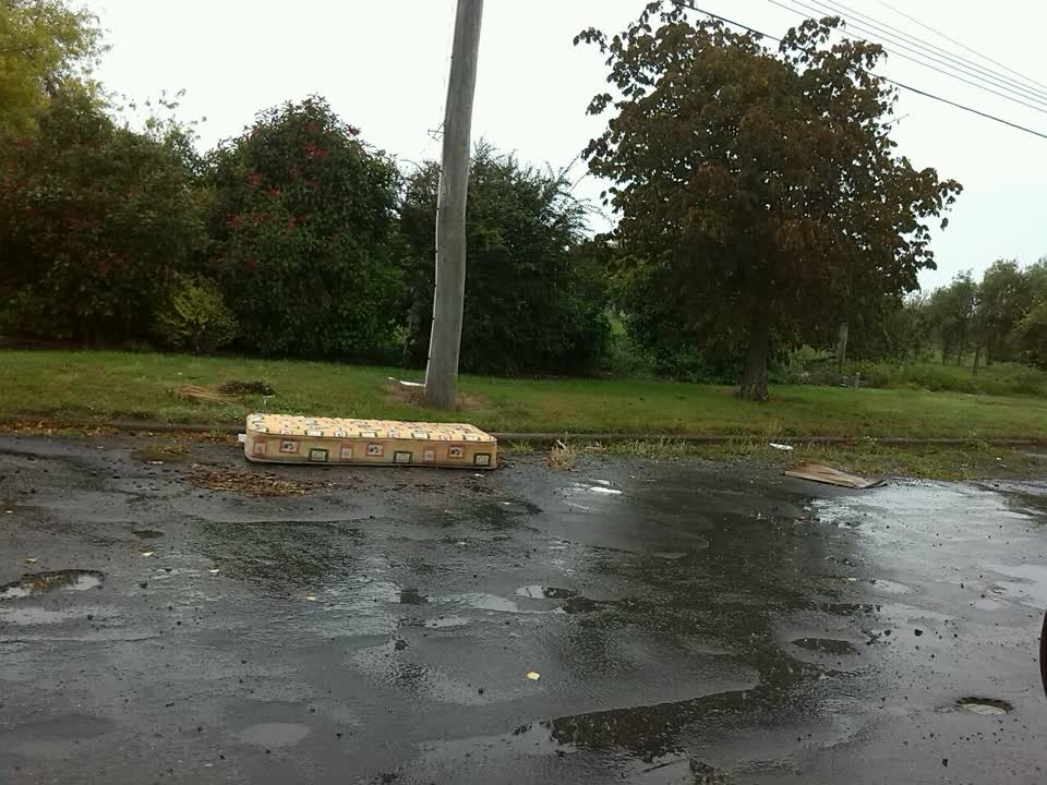 The photograph attached to this rubbish/recycling report