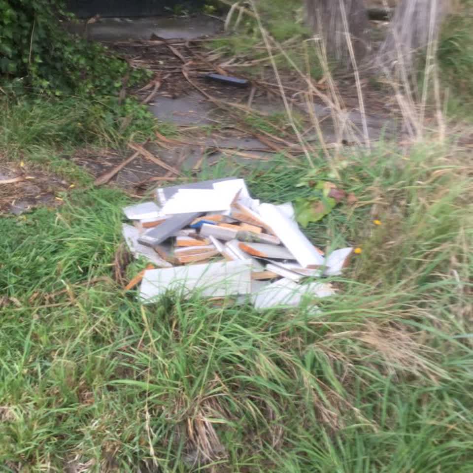 The photograph attached to this rubbish/recycling report