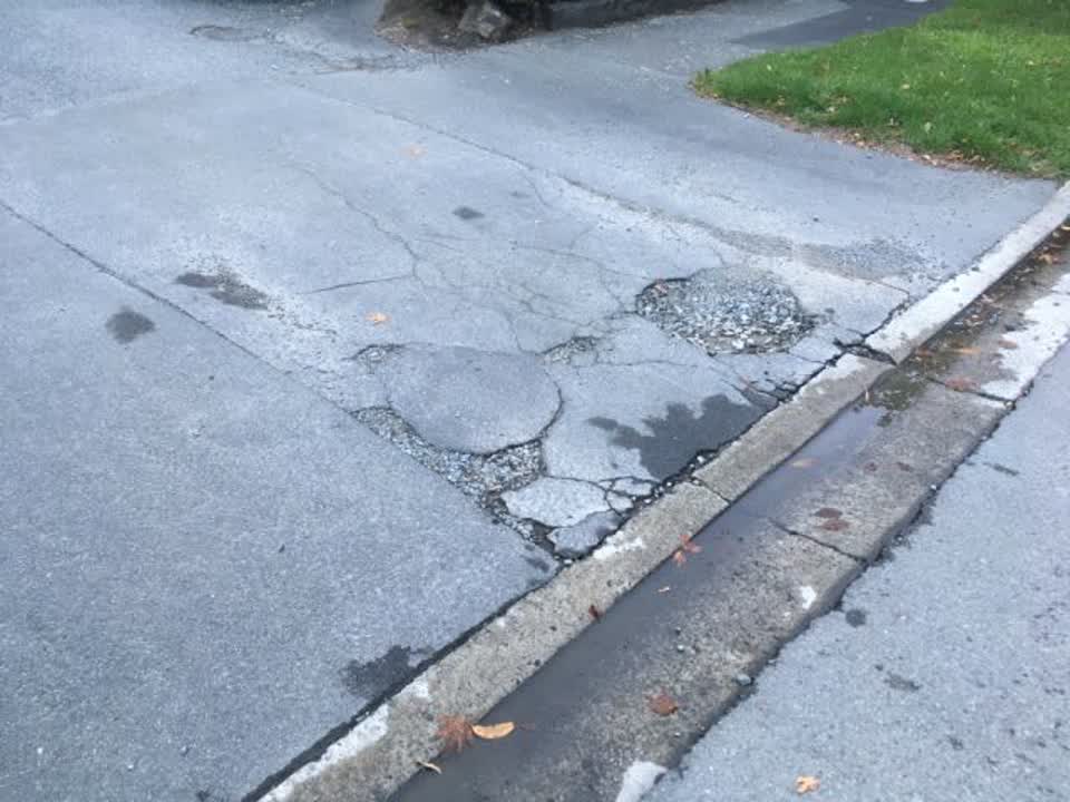 The photograph attached to this roading/streets report