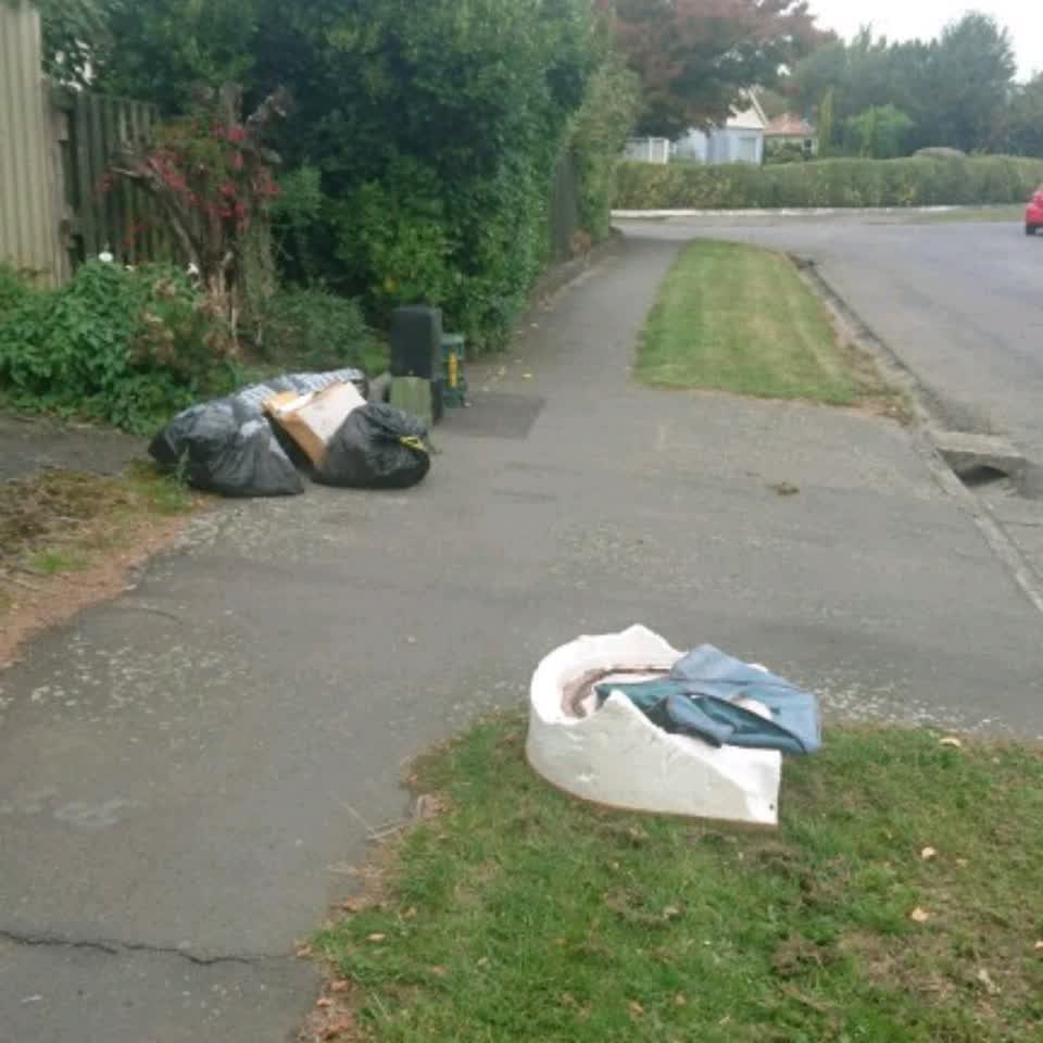 The photograph attached to this rubbish/recycling report