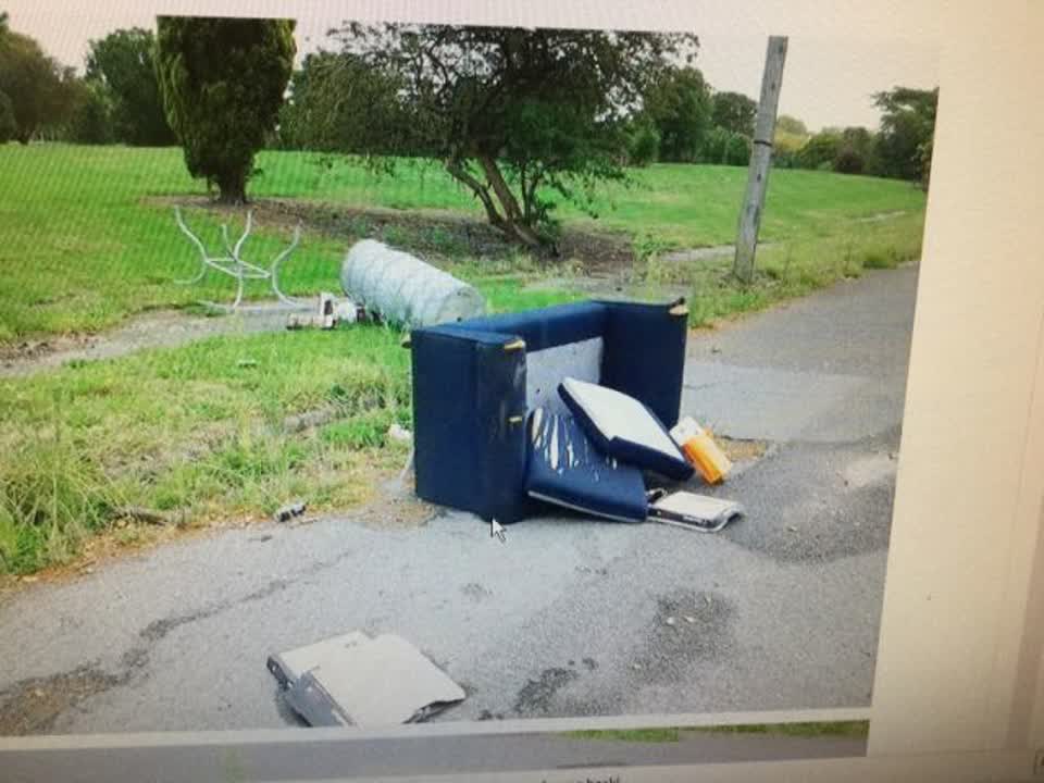 The photograph attached to this rubbish/recycling report