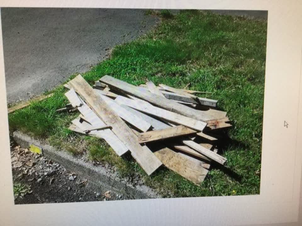 The photograph attached to this rubbish/recycling report