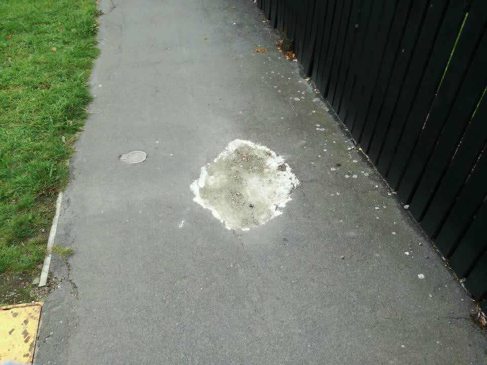The photograph attached to this roading/streets report
