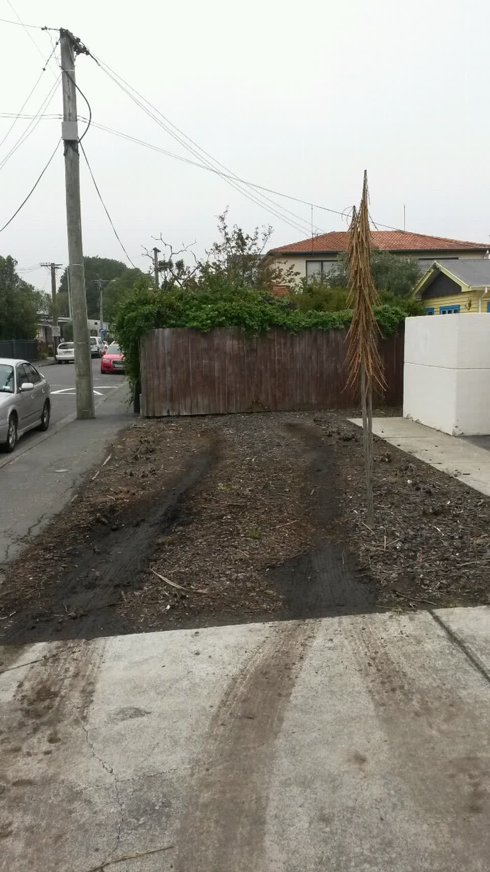 The photograph attached to this roading/streets report