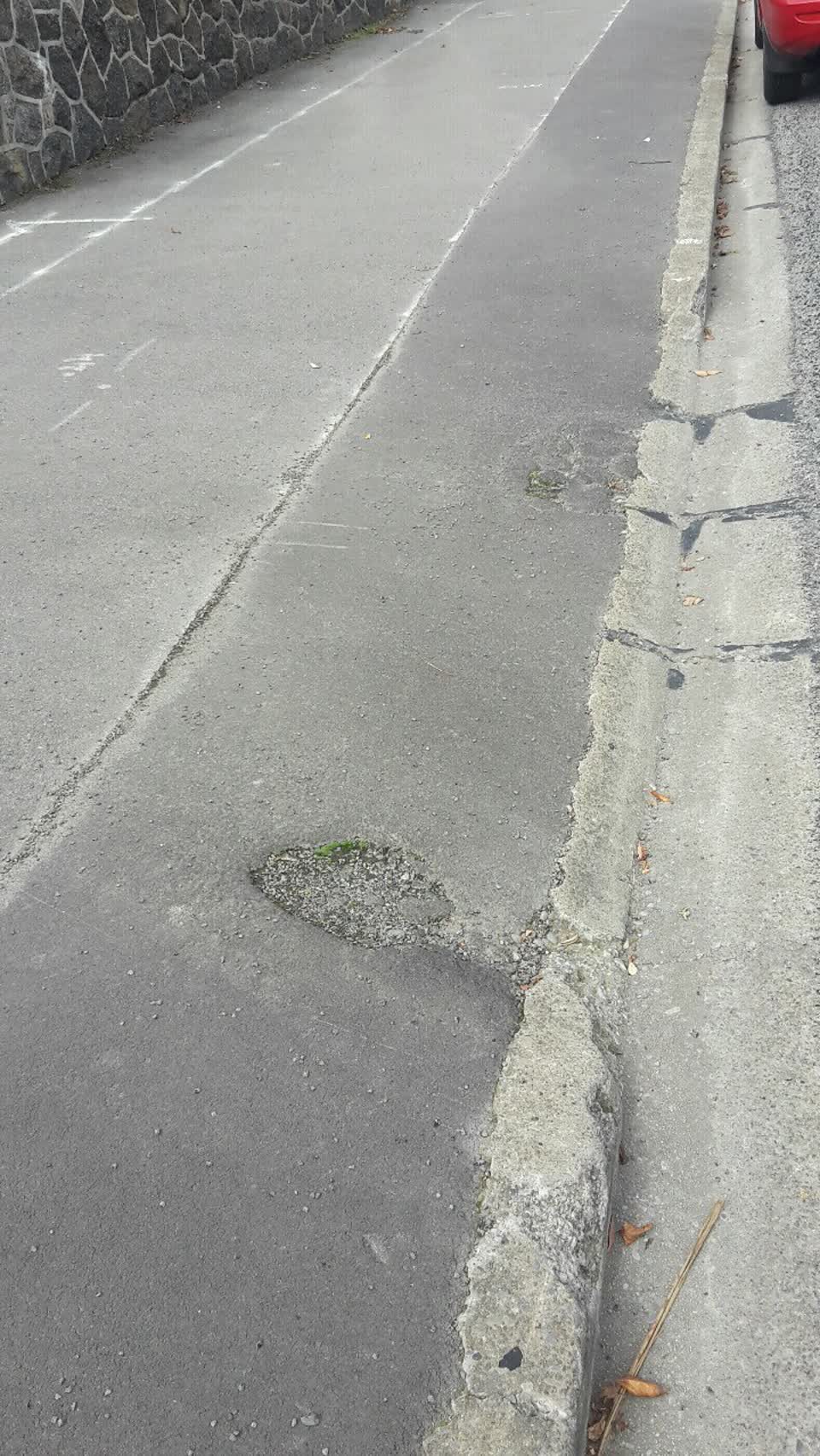 The photograph attached to this roading/streets report