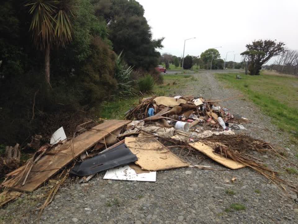 The photograph attached to this rubbish/recycling report