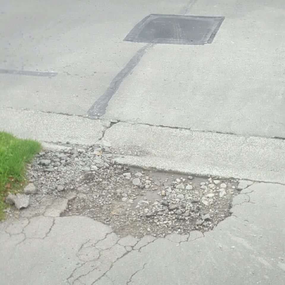 The photograph attached to this roading/streets report