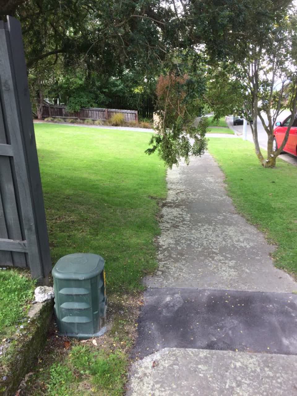 The photograph attached to this roading/streets report