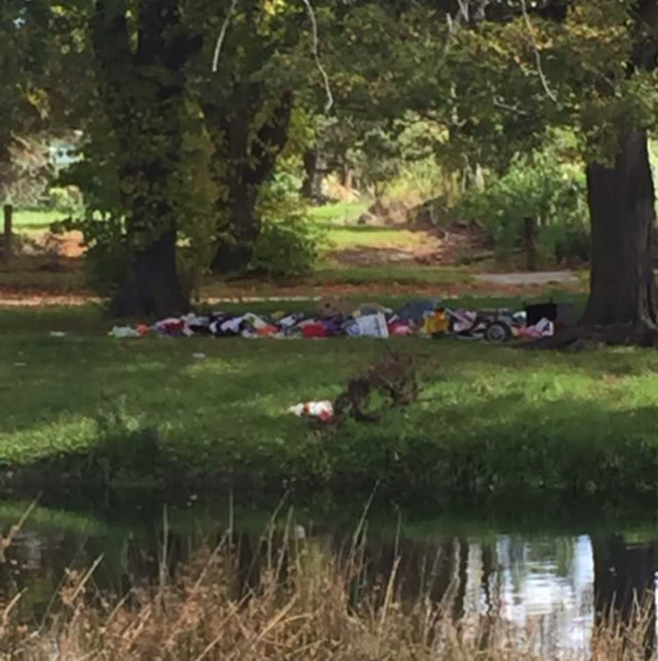 The photograph attached to this rubbish/recycling report