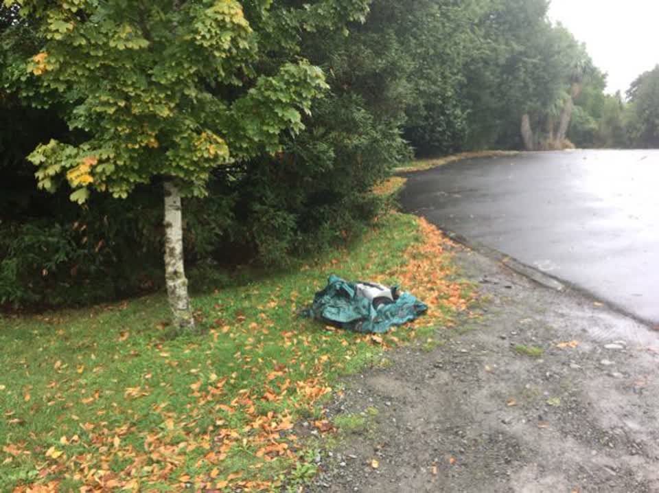 The photograph attached to this rubbish/recycling report