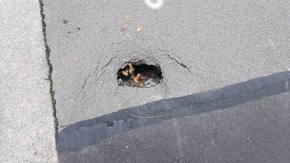 The photograph attached to this roading/streets report
