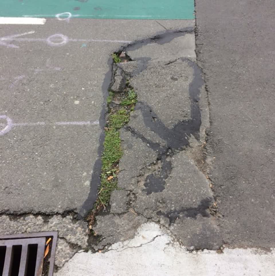 The photograph attached to this roading/streets report