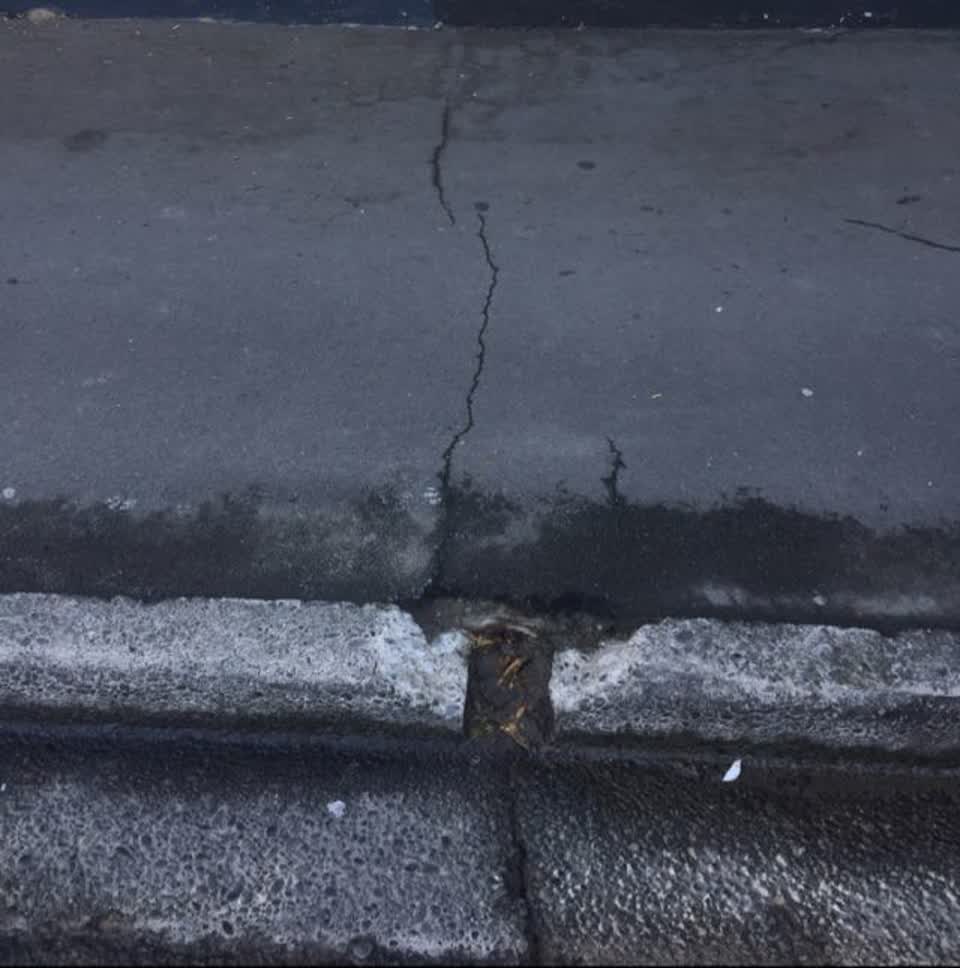The photograph attached to this roading/streets report