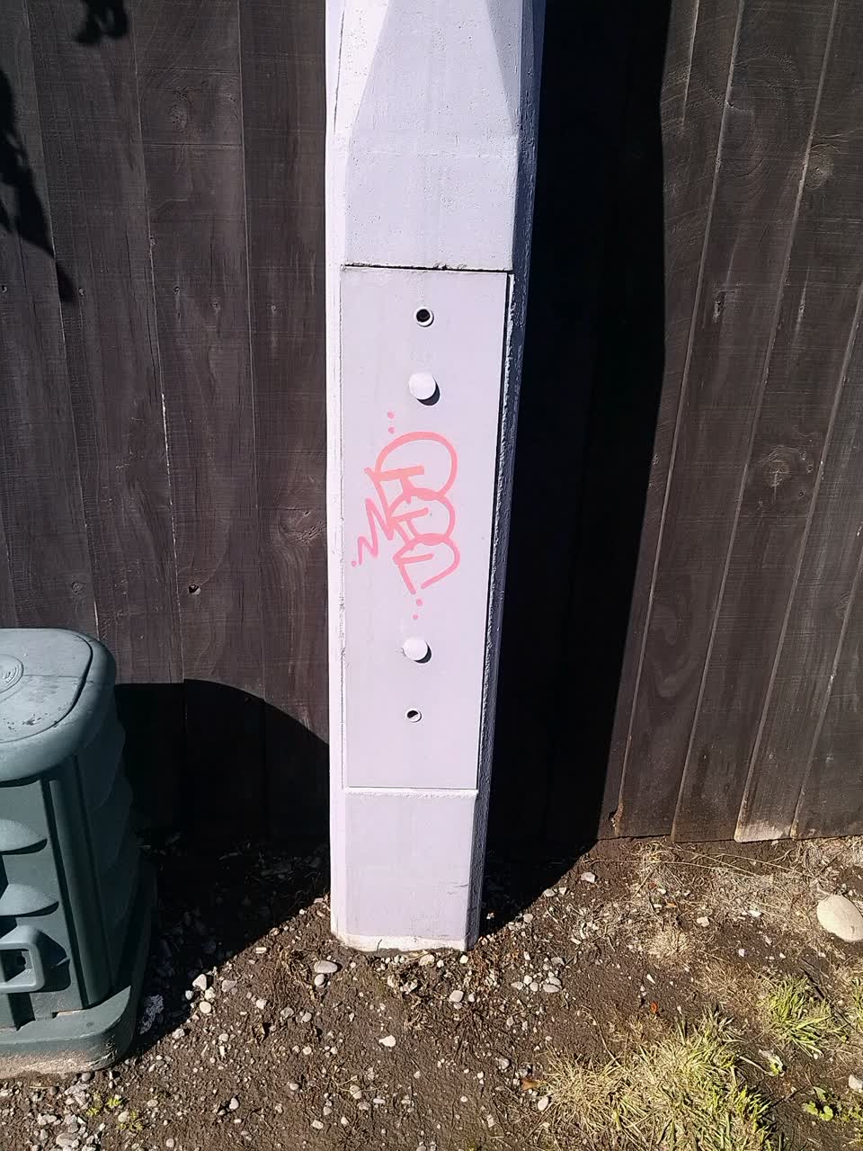 The photograph attached to this graffiti report