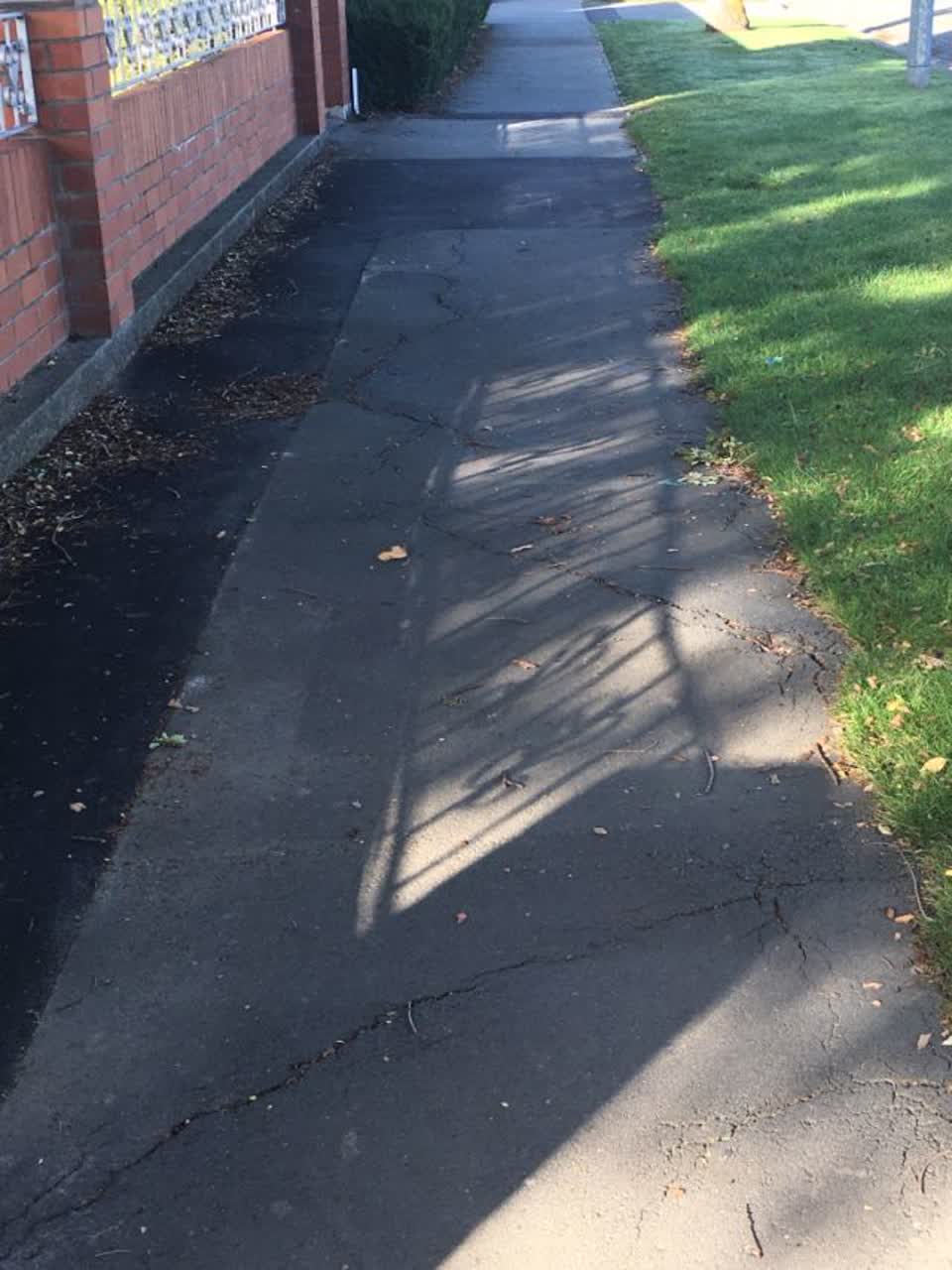 The photograph attached to this roading/streets report