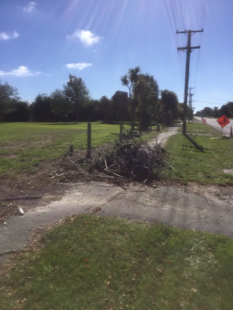 The photograph attached to this rubbish/recycling report
