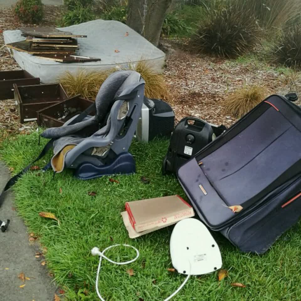 The photograph attached to this rubbish/recycling report