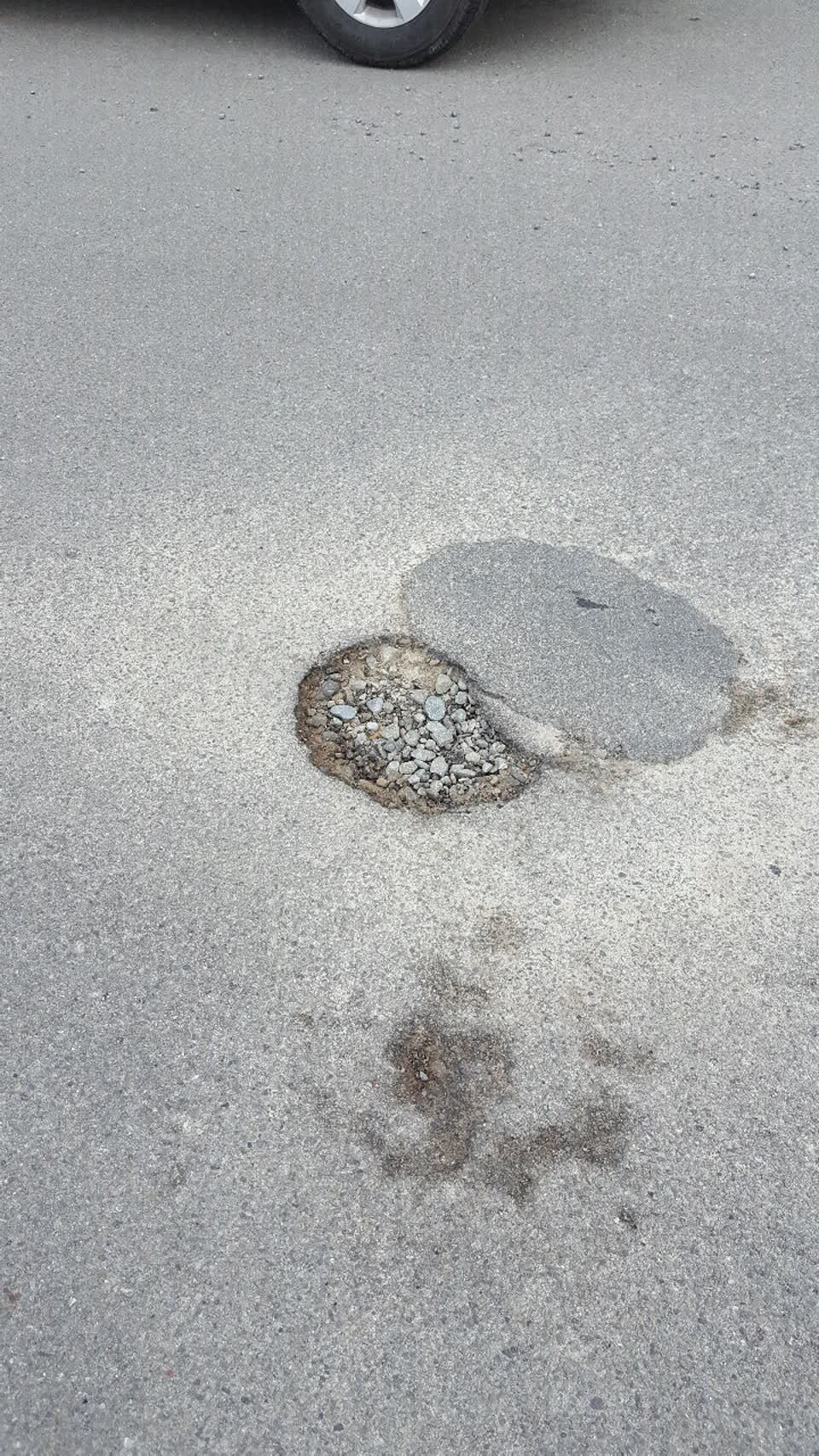 The photograph attached to this roading/streets report
