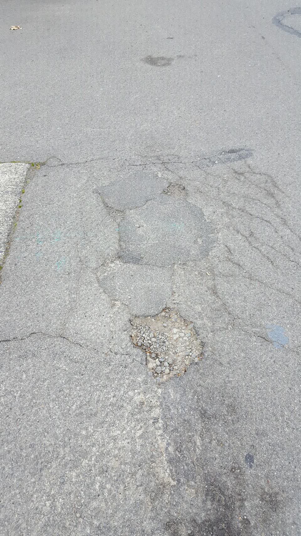 The photograph attached to this roading/streets report