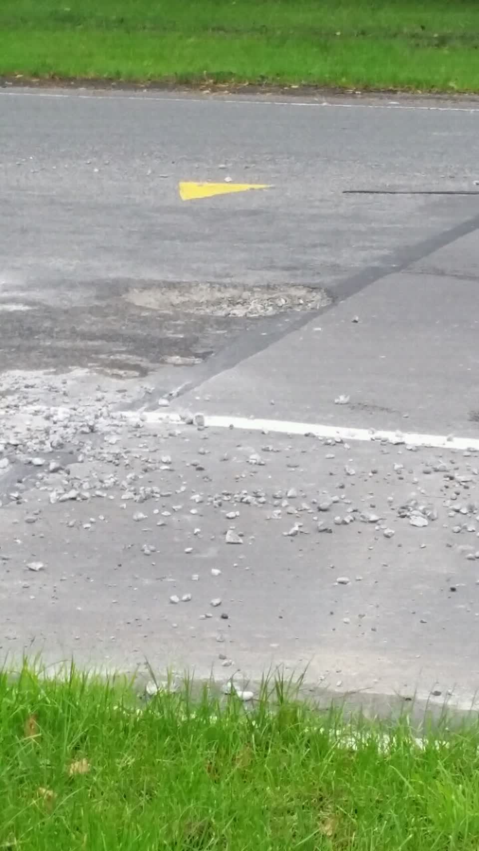 The photograph attached to this roading/streets report