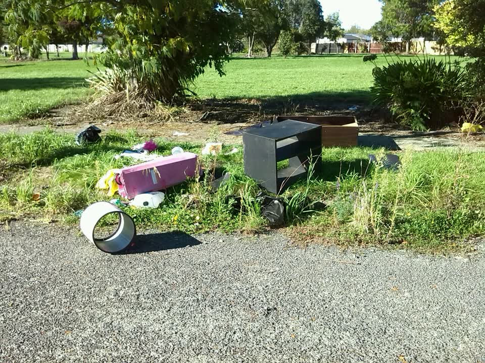 The photograph attached to this rubbish/recycling report