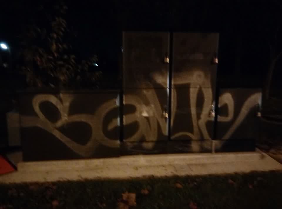 The photograph attached to this graffiti report