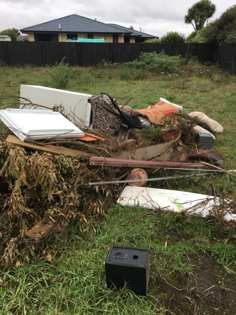 The photograph attached to this rubbish/recycling report
