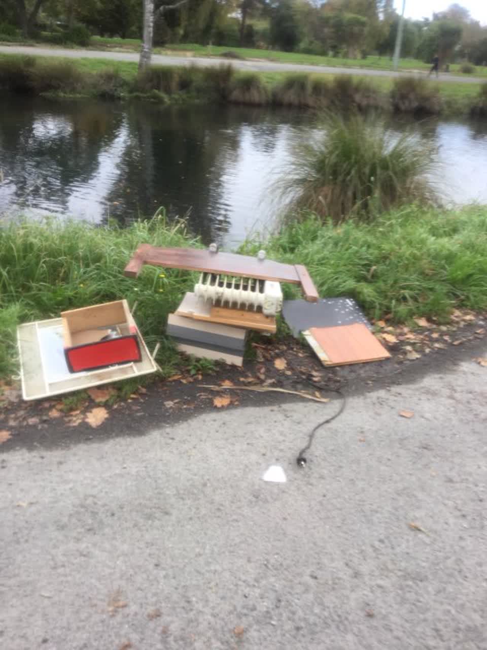 The photograph attached to this rubbish/recycling report
