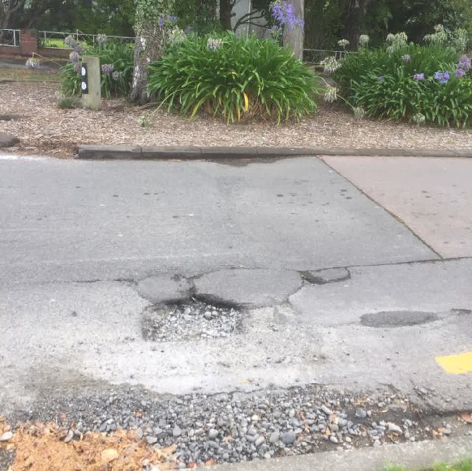 The photograph attached to this roading/streets report
