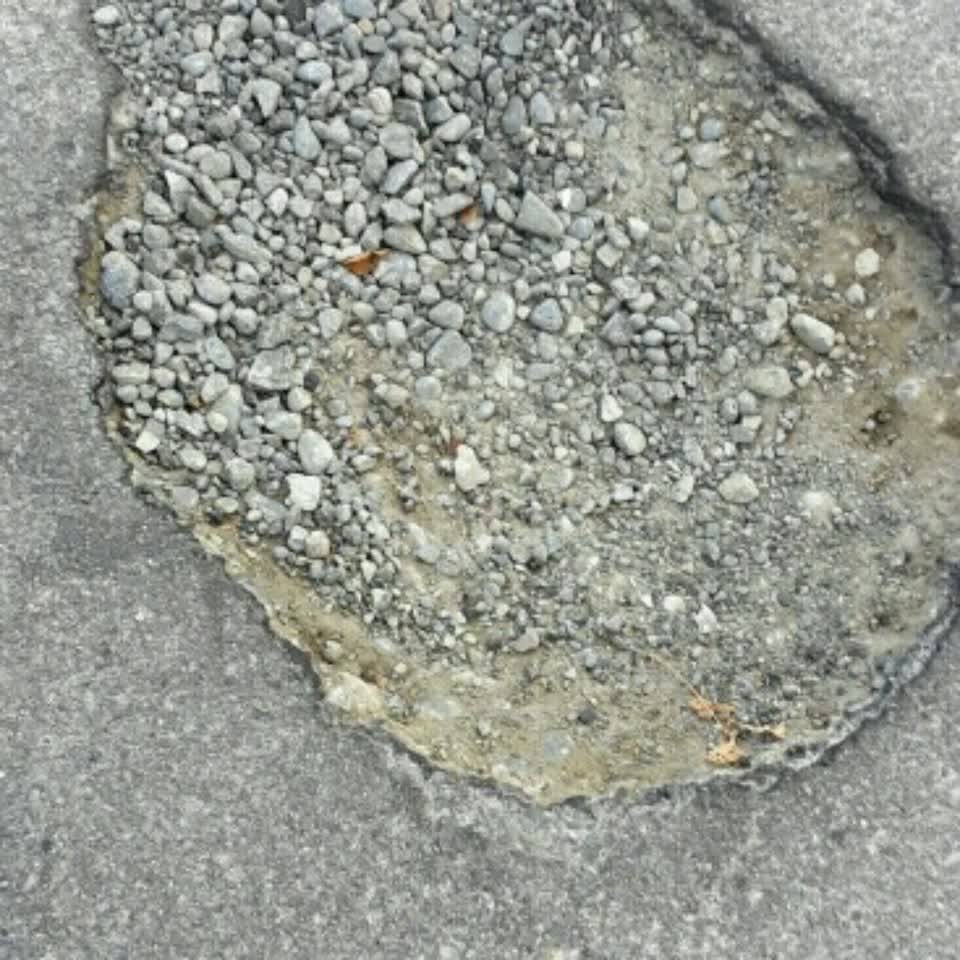 The photograph attached to this roading/streets report