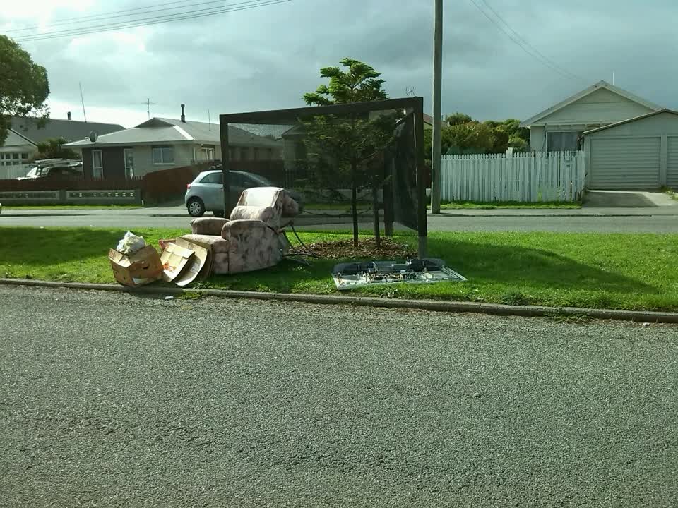The photograph attached to this rubbish/recycling report