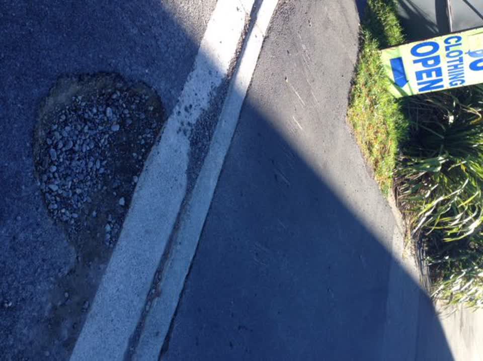 The photograph attached to this roading/streets report
