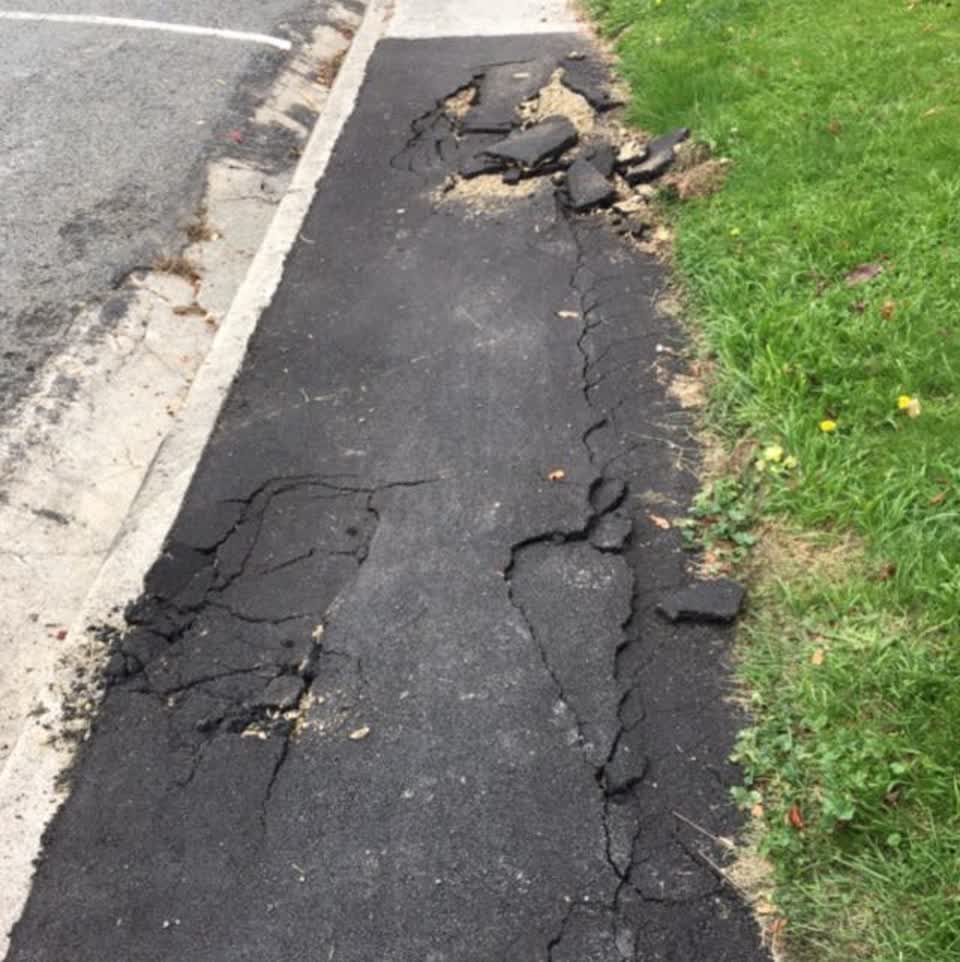 The photograph attached to this roading/streets report