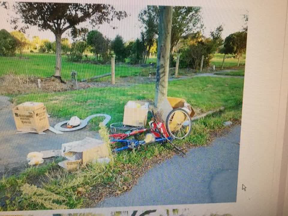 The photograph attached to this rubbish/recycling report