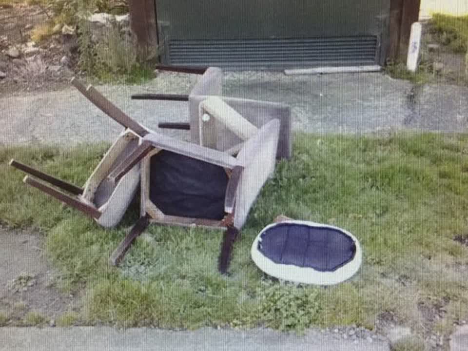 The photograph attached to this rubbish/recycling report