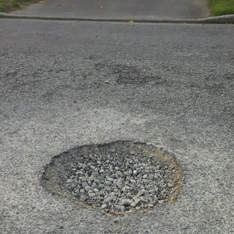 The photograph attached to this roading/streets report