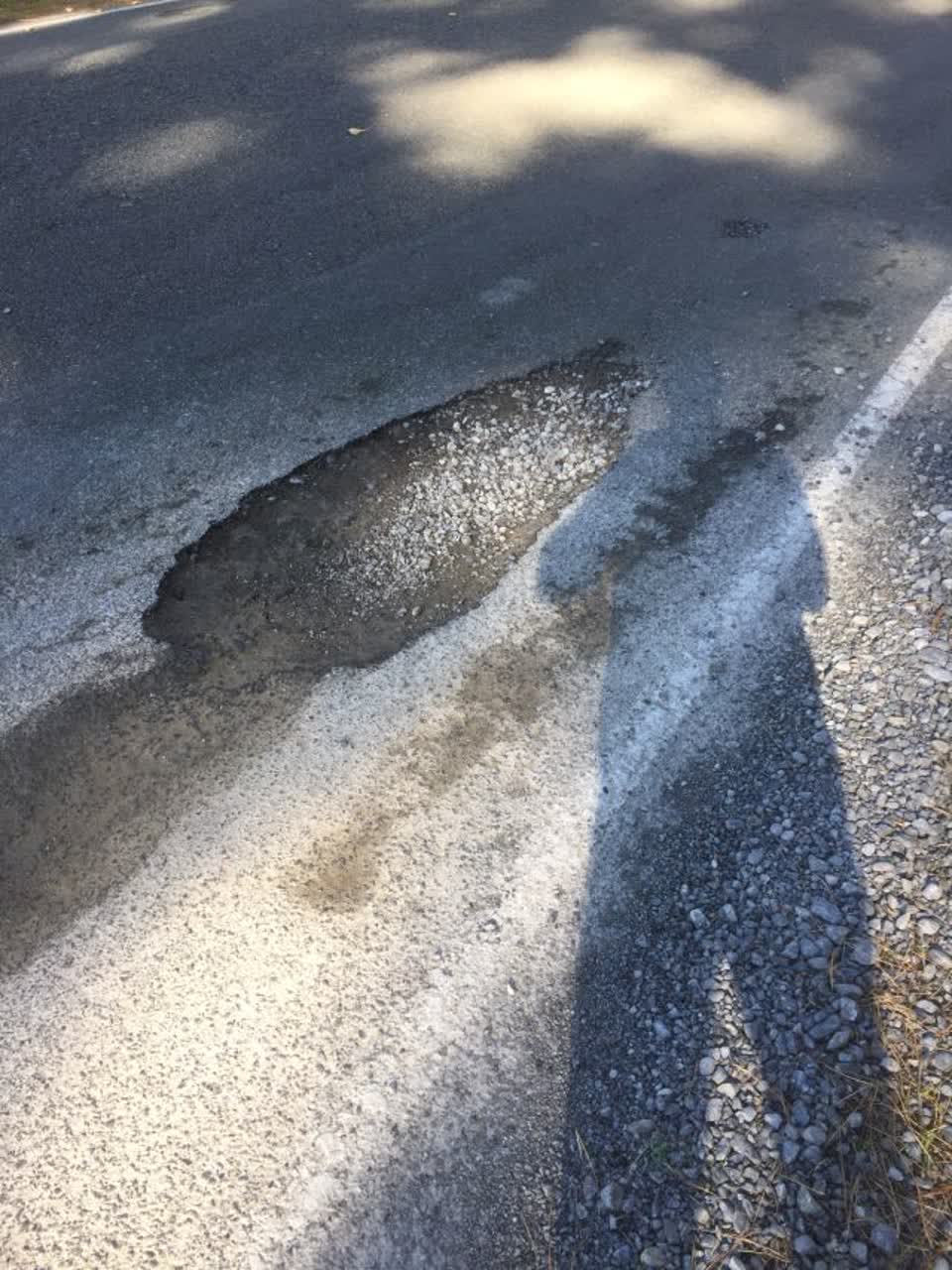 The photograph attached to this roading/streets report