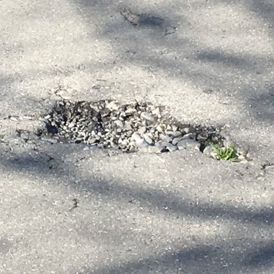 The photograph attached to this roading/streets report
