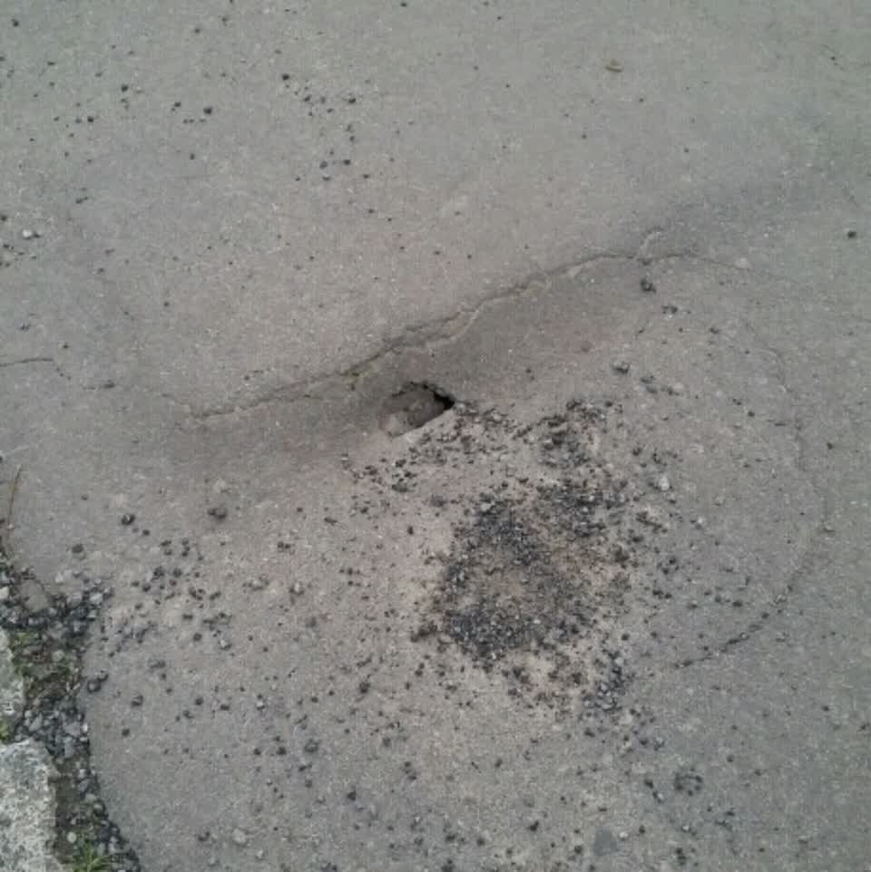 The photograph attached to this roading/streets report