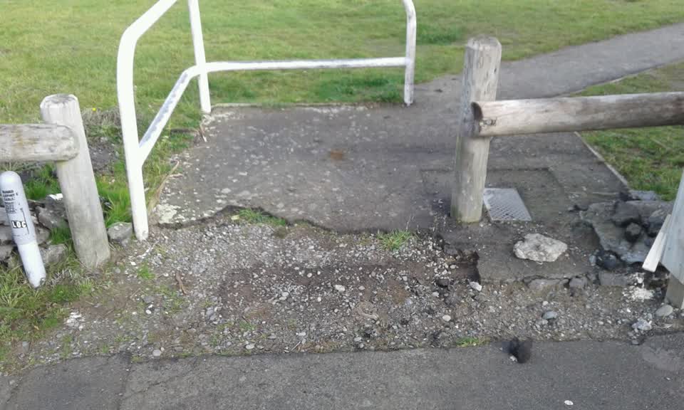 The photograph attached to this roading/streets report
