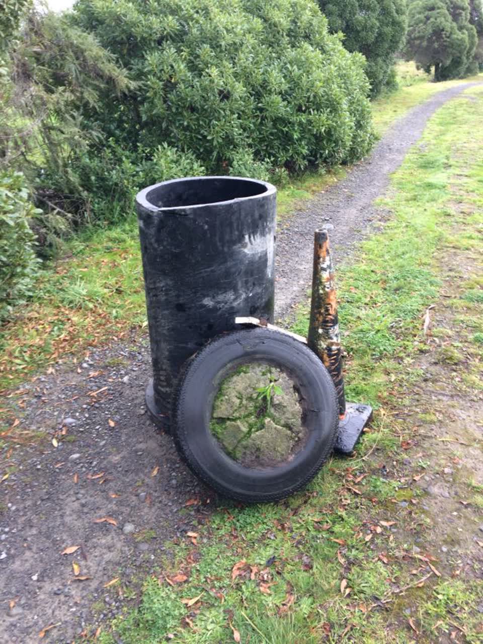 The photograph attached to this rubbish/recycling report