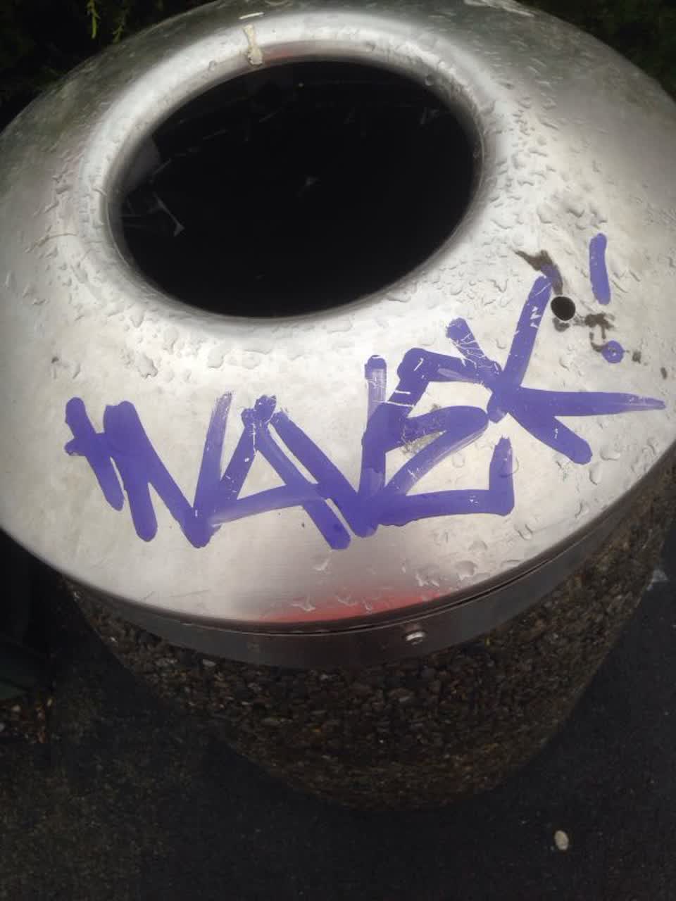 The photograph attached to this graffiti report