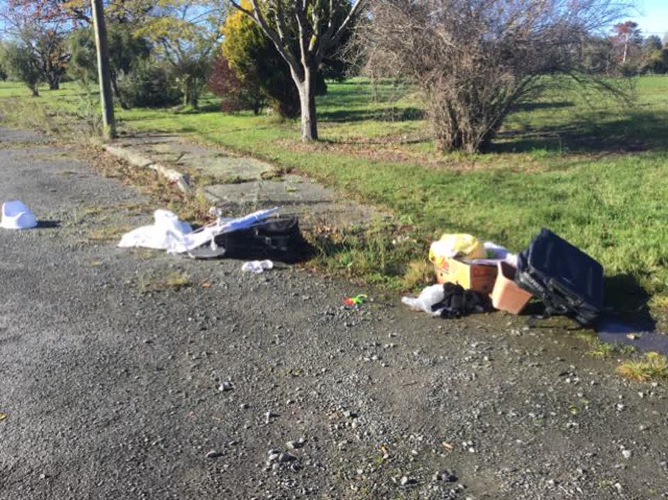 The photograph attached to this rubbish/recycling report