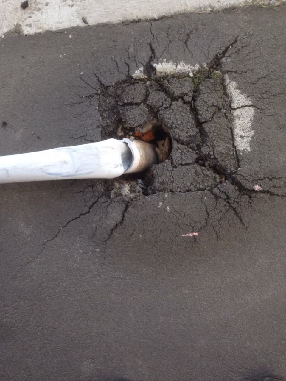 The photograph attached to this roading/streets report