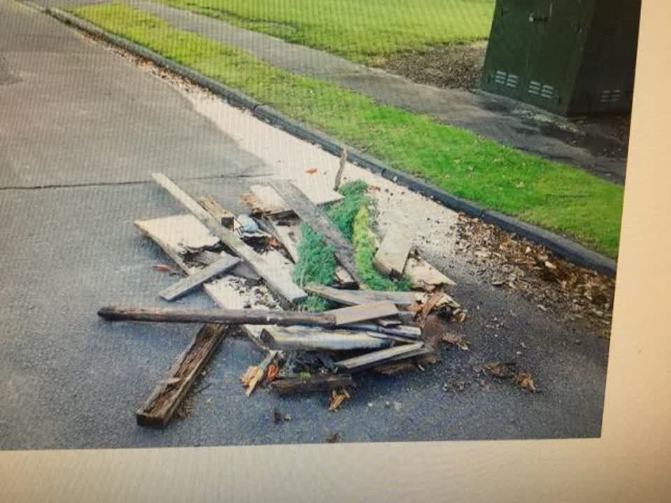 The photograph attached to this rubbish/recycling report