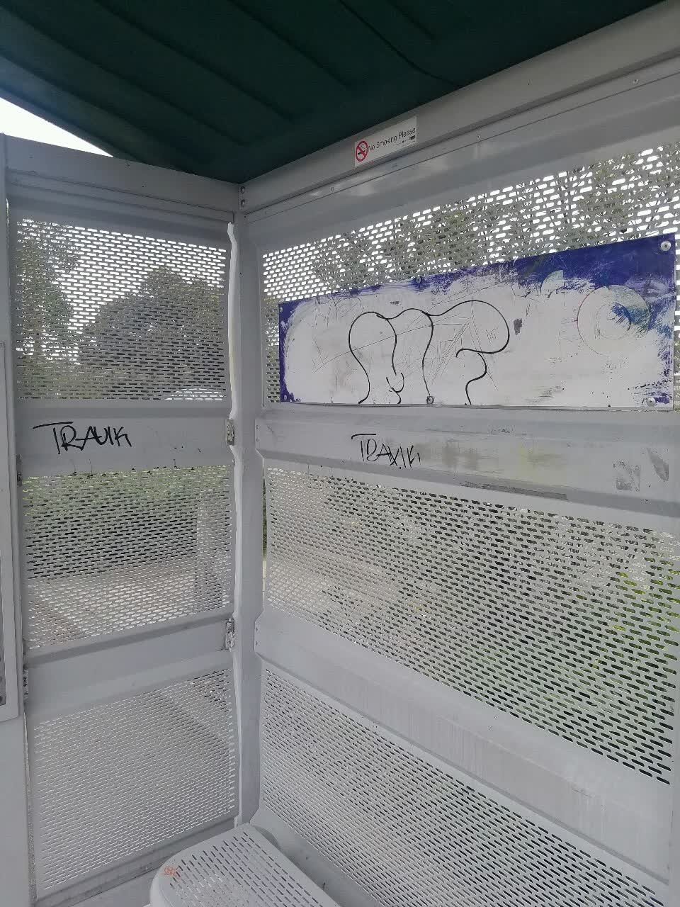 The photograph attached to this graffiti report