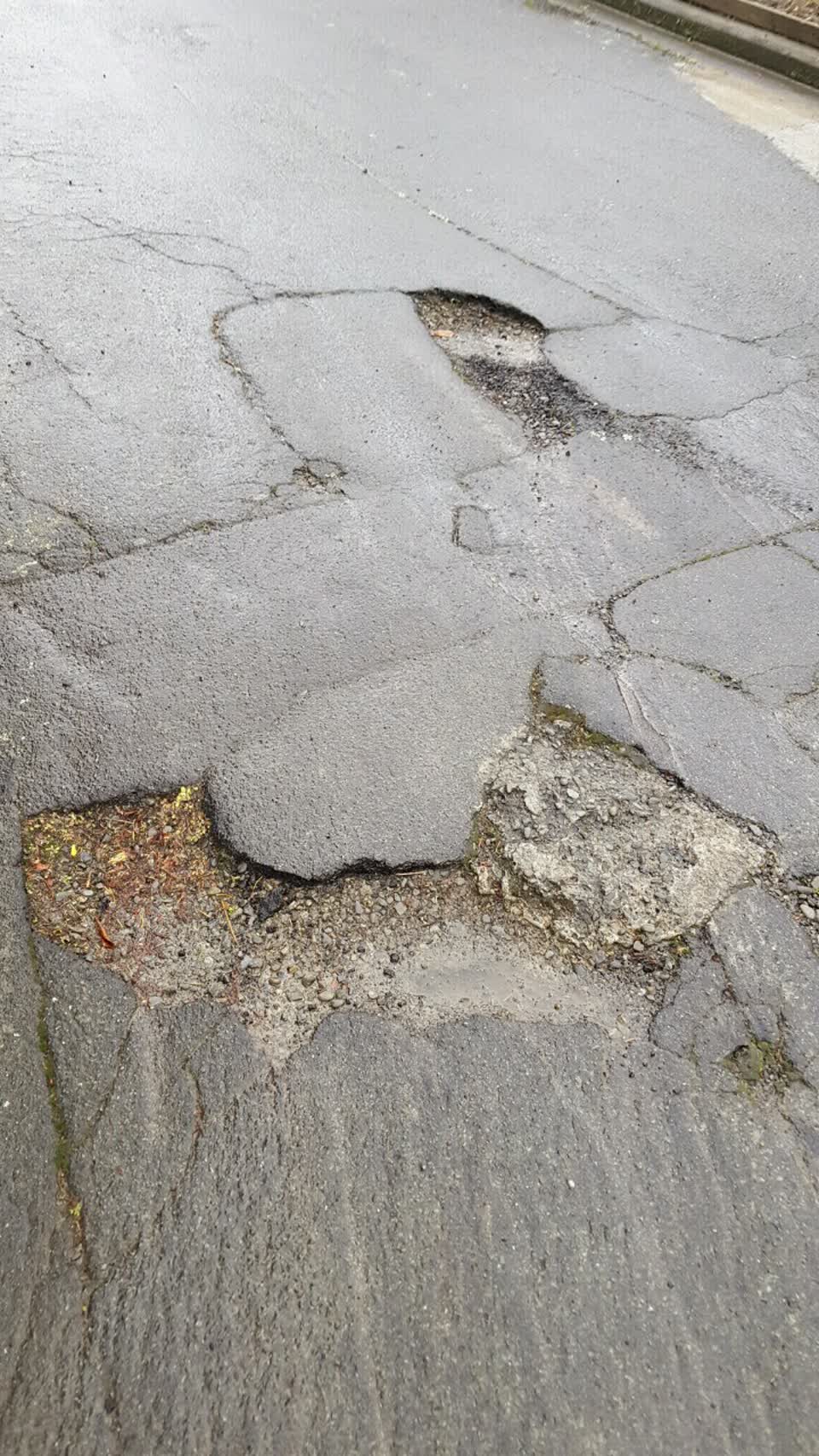 The photograph attached to this roading/streets report