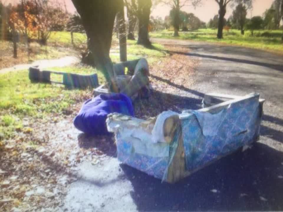 The photograph attached to this rubbish/recycling report